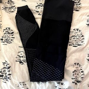 SPANX only tried on, never worn navy motto leggings